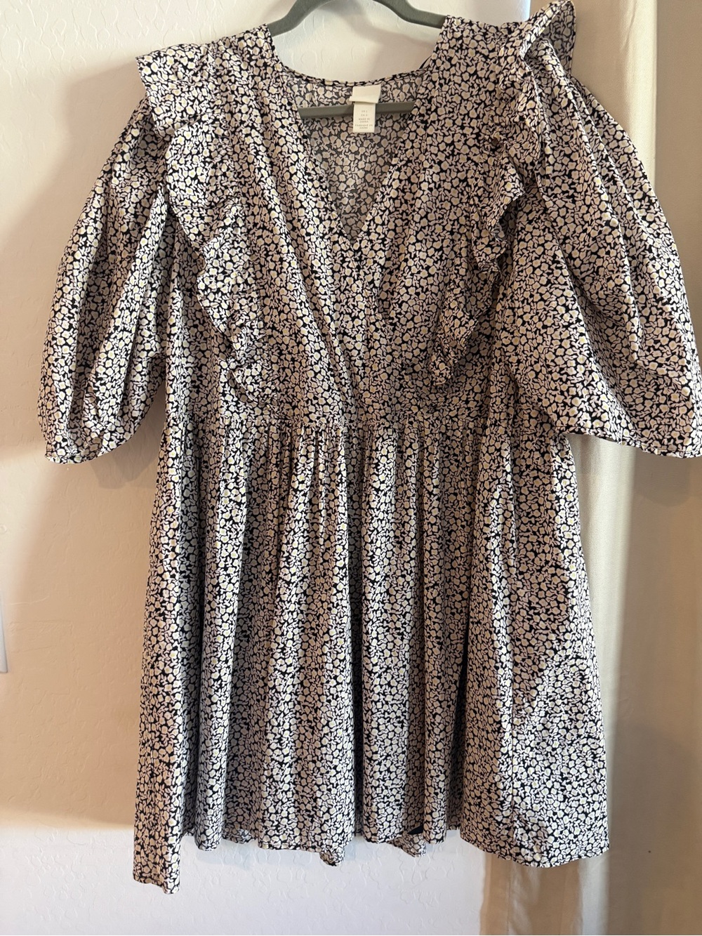 Black & White Floral V-Neck Ruffle Sleeve Dress
